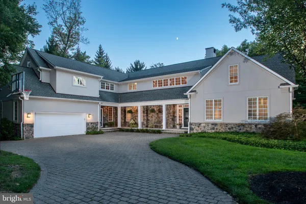 23 DERWENT DR