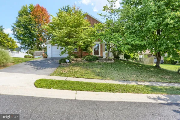3 CEDAR CT