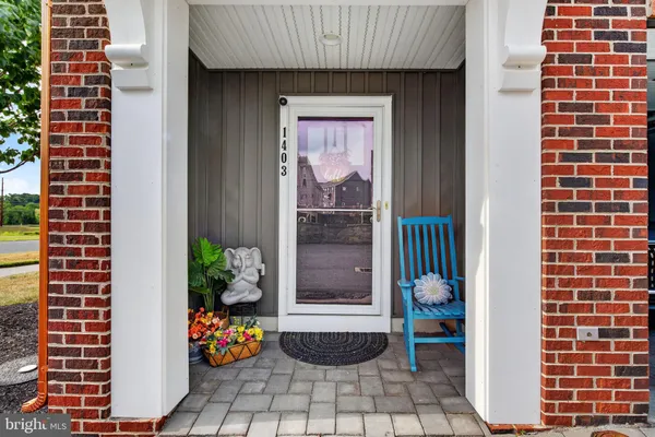 1403 WOOLFORD WAY