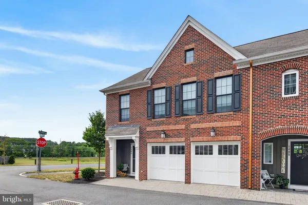 1403 WOOLFORD WAY