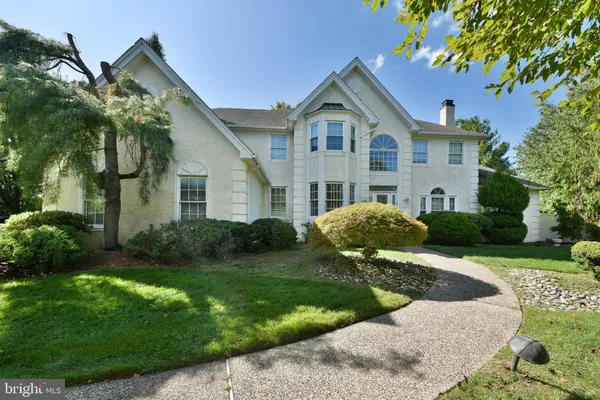 47 LORETTA CIR