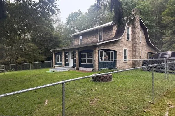 720 W LOCUST ST