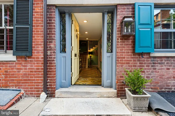 12 W HAMILTON ST