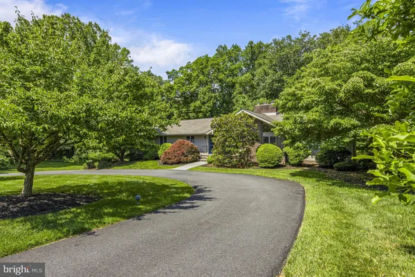 8 MOZART DR