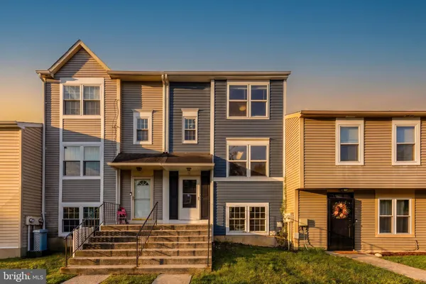 19 CHINABERRY LN