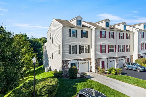 2 SHOREHAM DR
