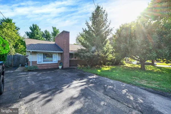 917 RAMBLING DR