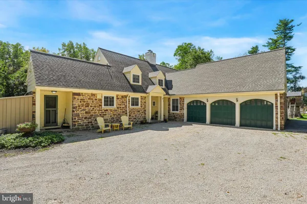 117 E MILL RD