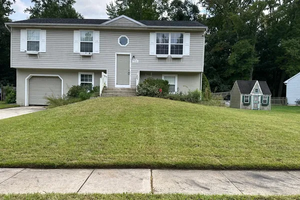 1008 BROWN LN
