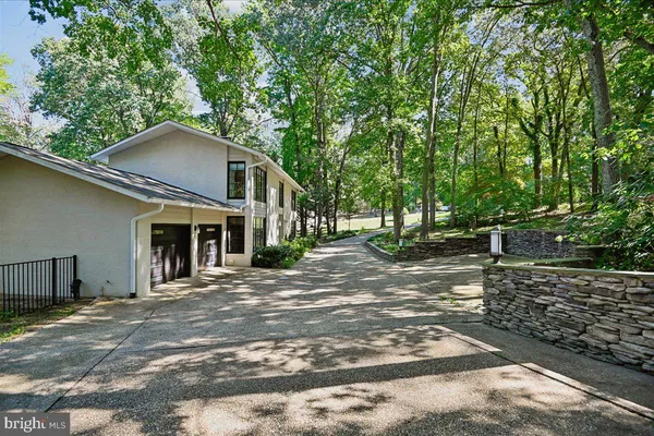 322 EAGLE HILL RD