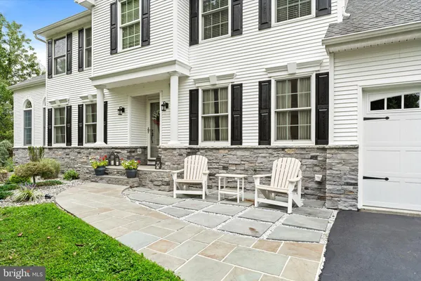 111 LAUREL DR