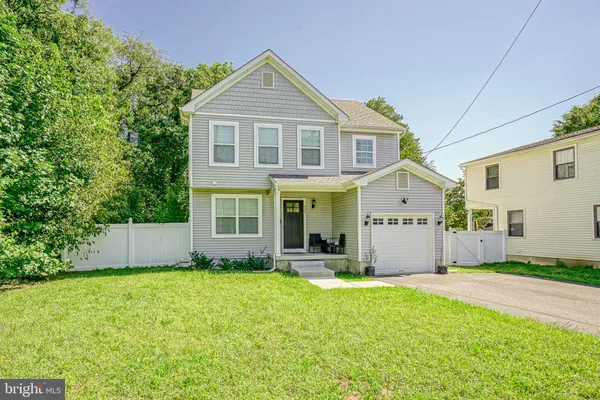 404 PINE AVE
