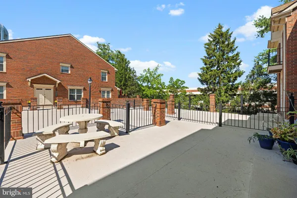 5082 MAIN ST