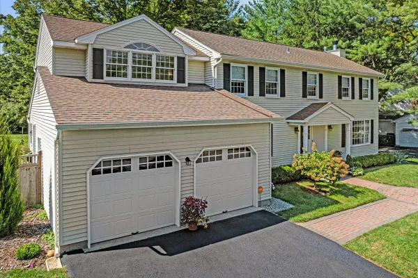 21 LANDING LN