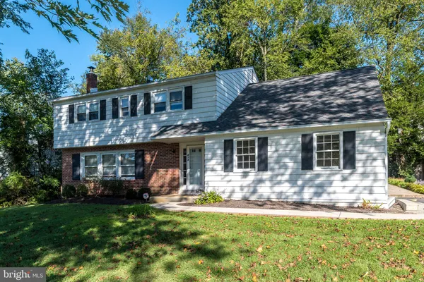 614 W BROOKHAVEN RD