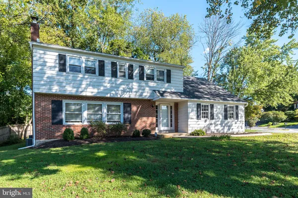 614 W BROOKHAVEN RD