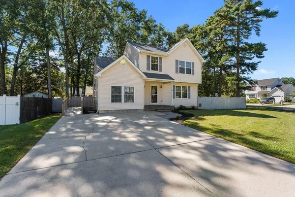 47 COUNTRY CLUB RD