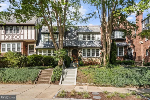 4407 GREENWICH PKWY