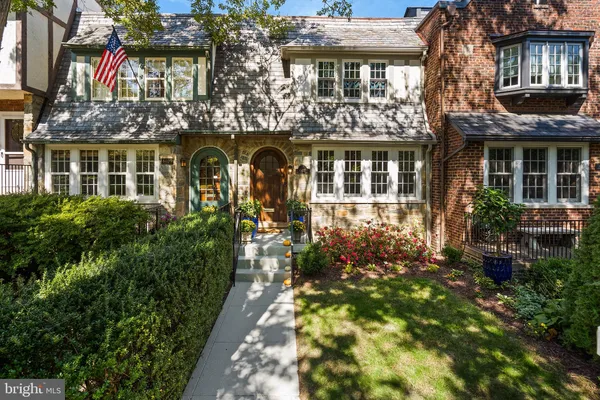 4407 GREENWICH PKWY