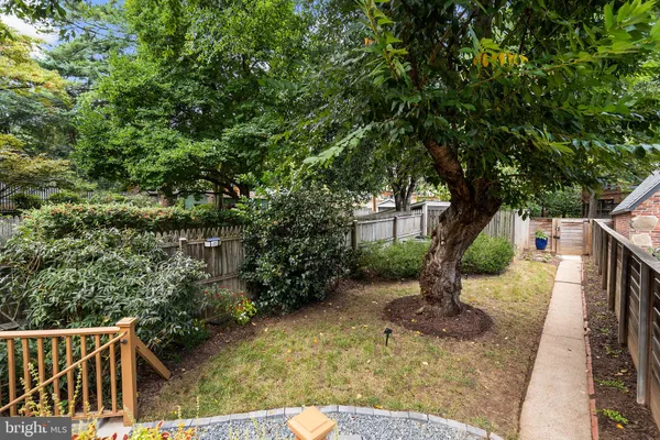 4407 GREENWICH PKWY