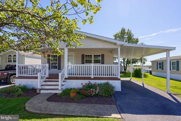 9 RIDGEWOOD MNR