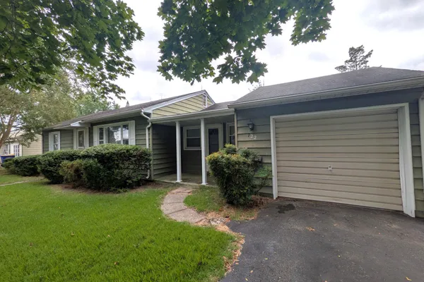 722 E IVY DR