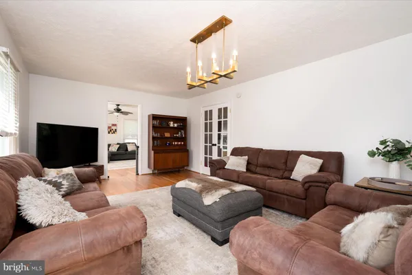 12 WILLOW SPRING DR