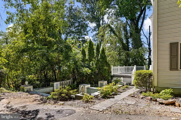 1 LIGHTHOUSE RD