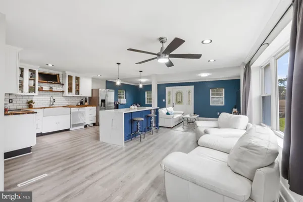 5943 SNEED DR