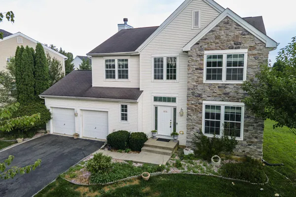 1035 JERVIN DR