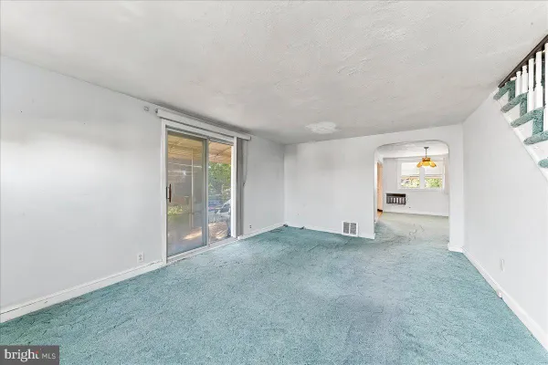 282 N OAK AVE