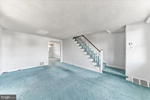 282 N OAK AVE