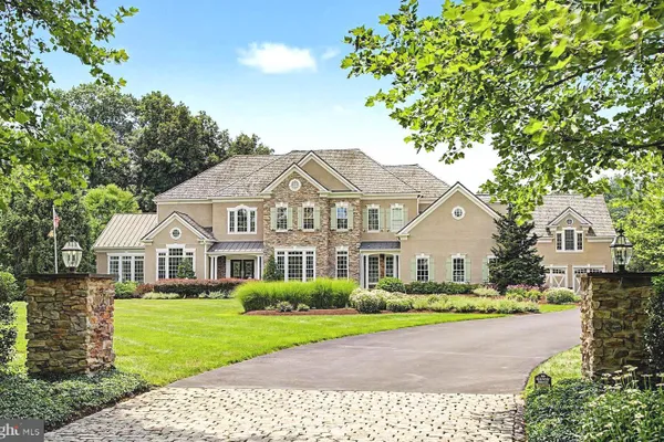 111 MEADOW VIEW DR