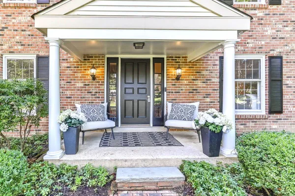 502 BEECHWOOD DR