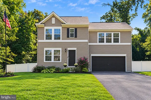 82 WOODSIDE DR