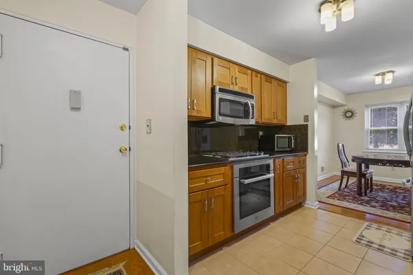 1712 COUNTRY MILL DR