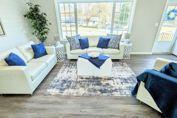 1340 QUEEN ANNE DR