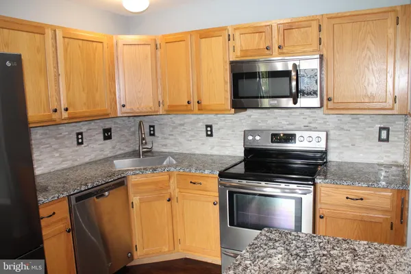 136 BROOKLAND CT 6