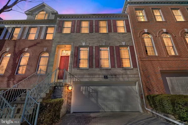 128 REES PL