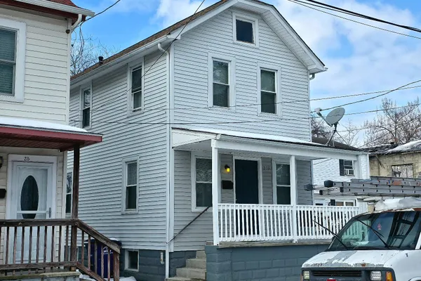 213 LAUREL ST