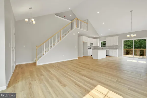 231 PILGRIM DR