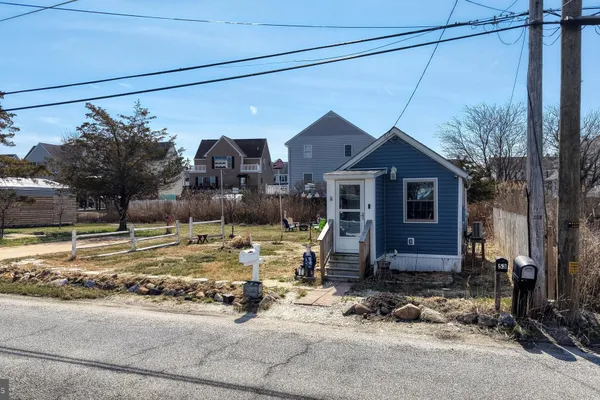 58 HUBBARD AVE