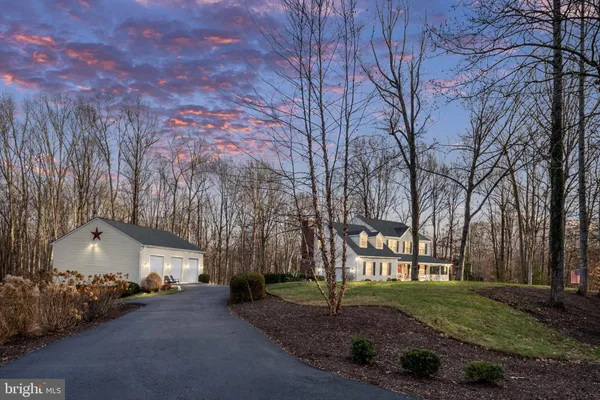 86 WATEREDGE LN