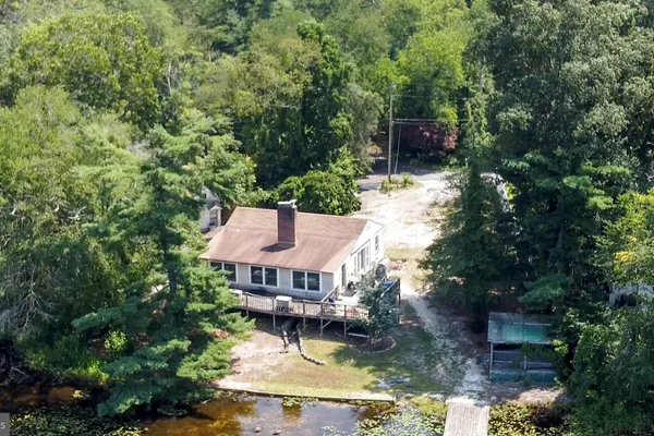 42 CEDAR LN