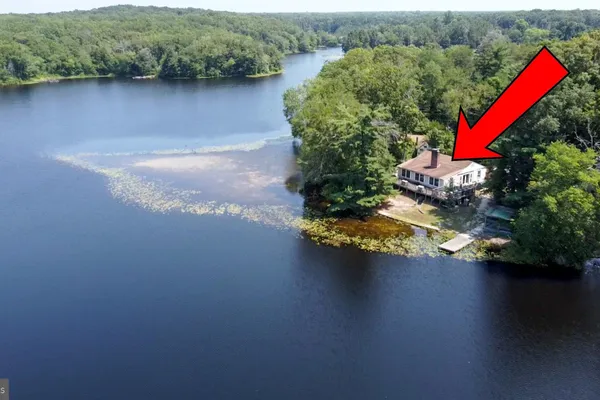 42 CEDAR LN