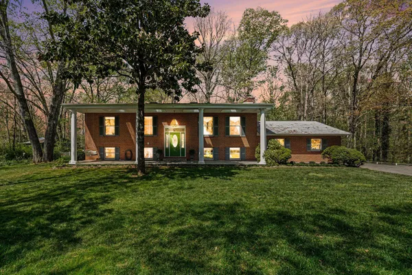 86 MOCKINGBIRD LN