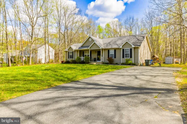 584 LANTERN WAY