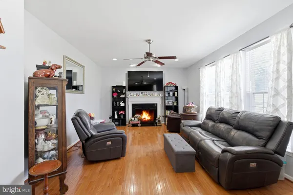 100 HALF PENNY CT
