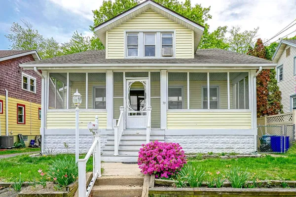39 WATKINS AVE