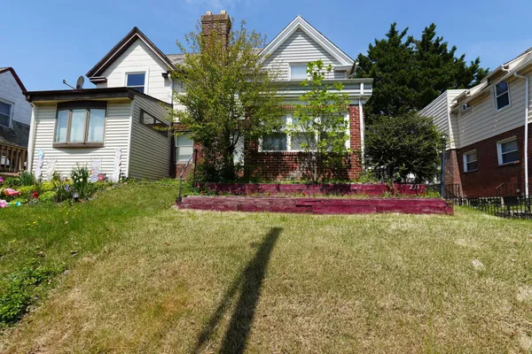 233 W ALBEMARLE AVE